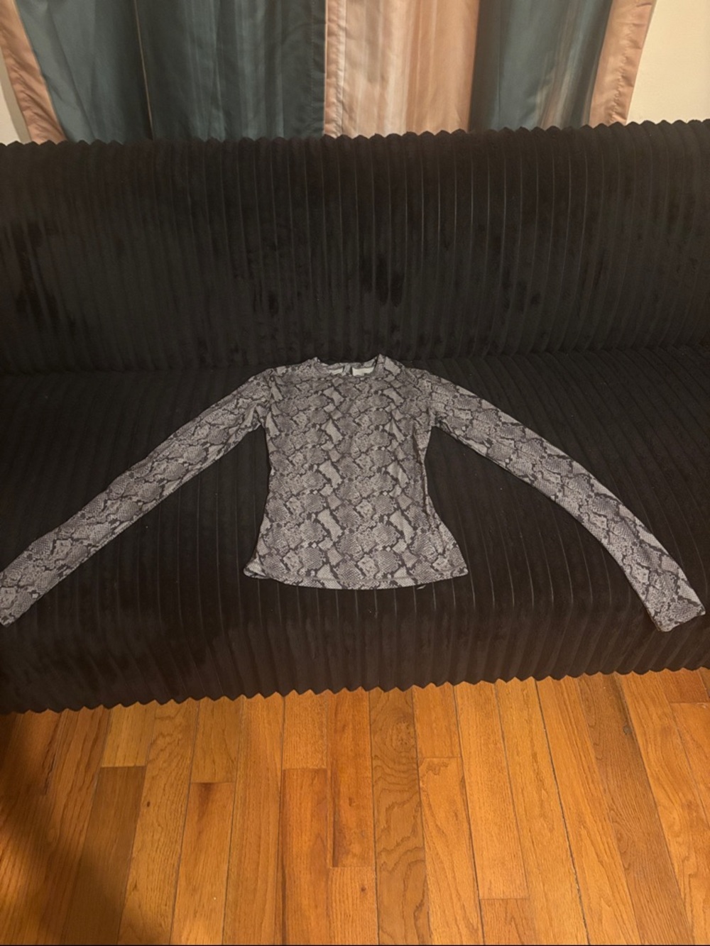 SKIMS Fits Everybody Long Sleeve TShirt• NWT •Never Worn •Shadow Snake Print• XS